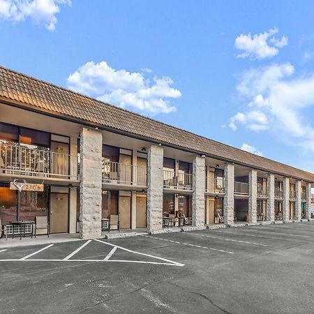 Stonegate Lodge King Bed Wifi Roku Tv Salt Water Pool Room #203 Eureka Springs Ngoại thất bức ảnh
