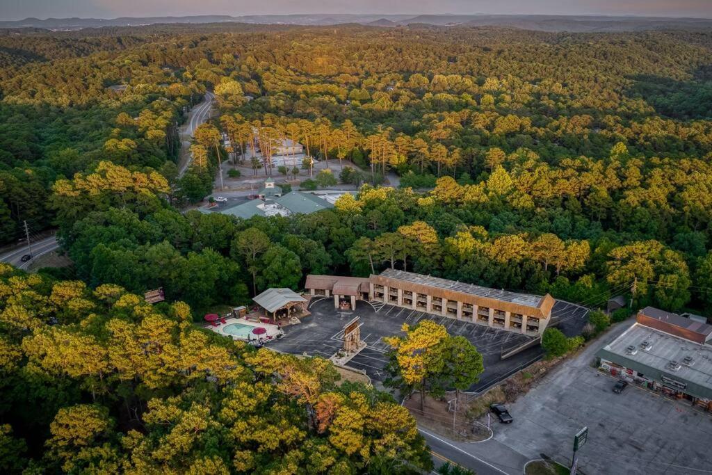 Stonegate Lodge King Bed Wifi Roku Tv Salt Water Pool Room #203 Eureka Springs Ngoại thất bức ảnh