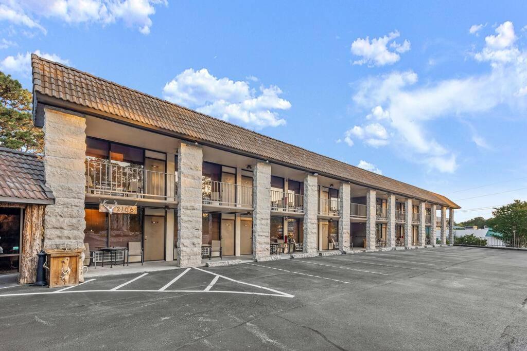 Stonegate Lodge King Bed Wifi Roku Tv Salt Water Pool Room #203 Eureka Springs Ngoại thất bức ảnh